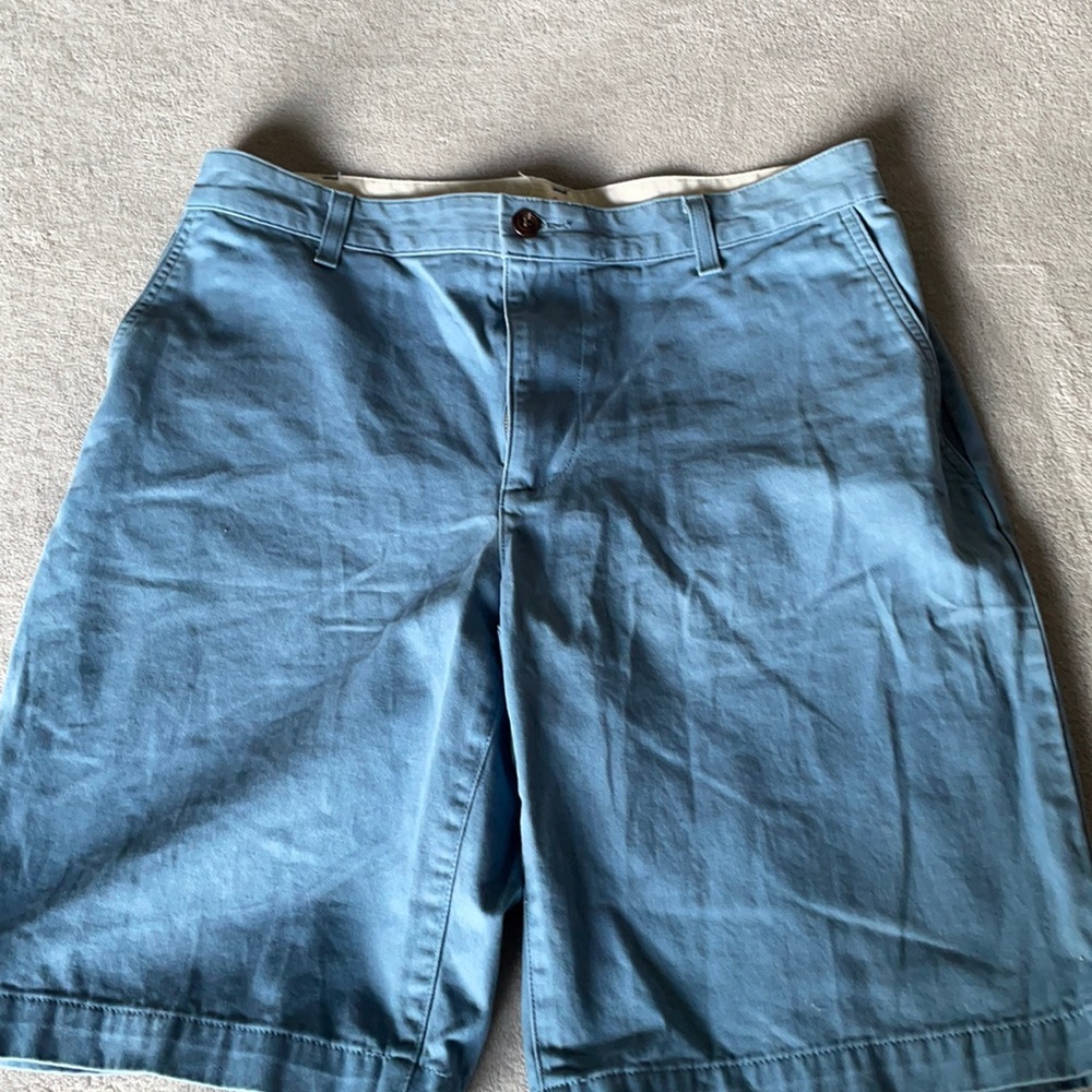 Docker men’s grey cargo shorts size 34